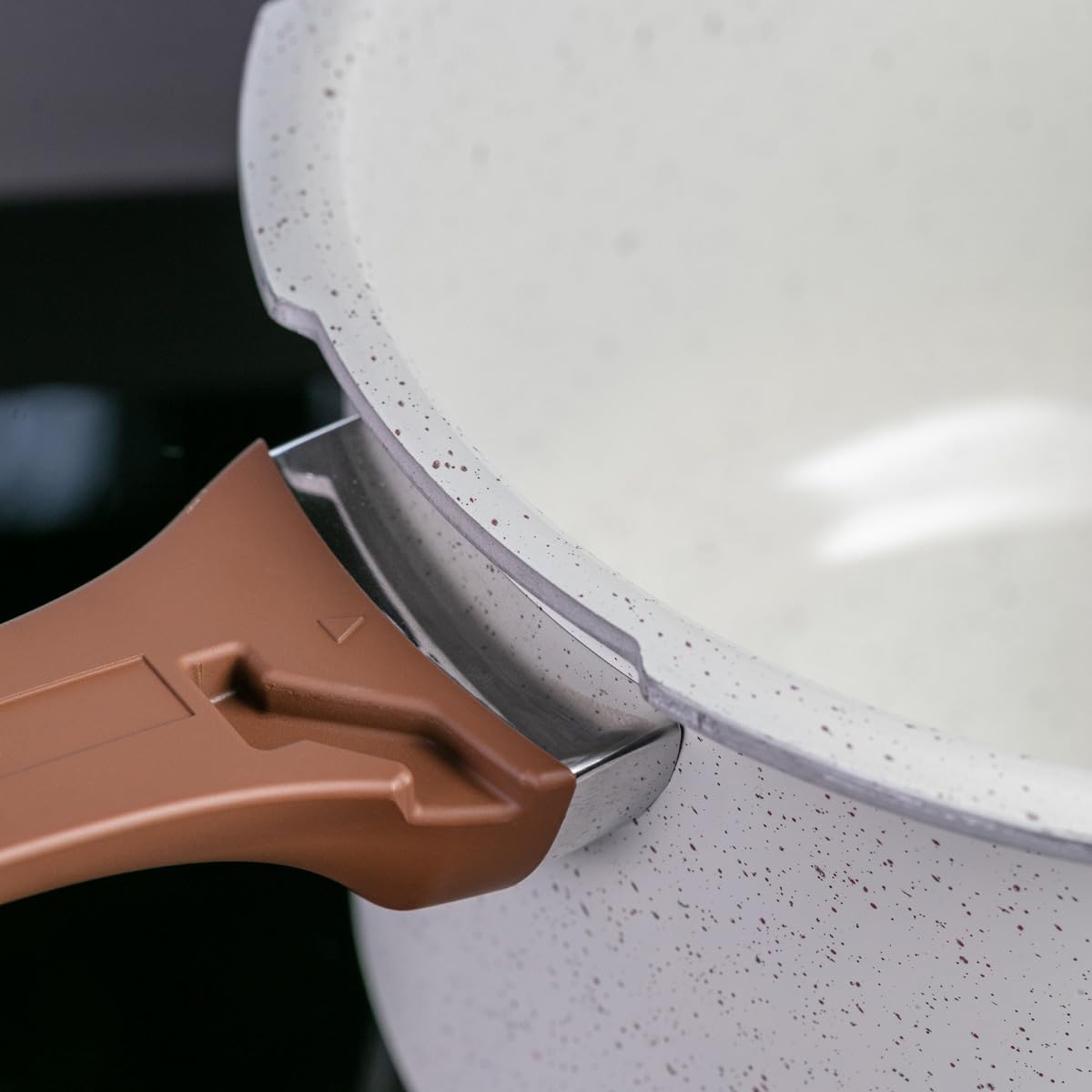 Panela de Pressão 4,2L Ceramic Life com Fundo de Indução Pressure Brinox - Vanilla